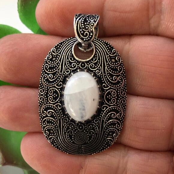 925 Sterling Rainbow Moonstone Pendant - Picture 3 of 5
